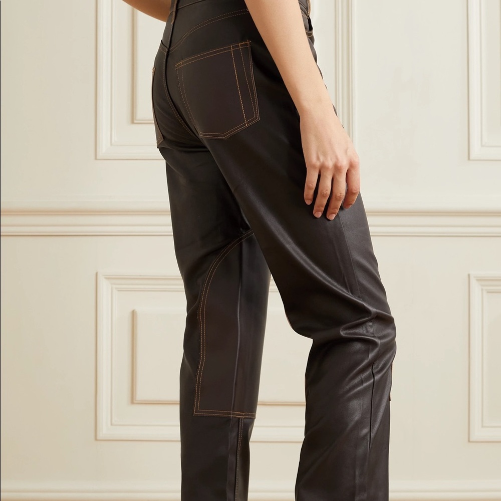 Still Here Tate Crop in Oxford Brown - Picture 4 of 5